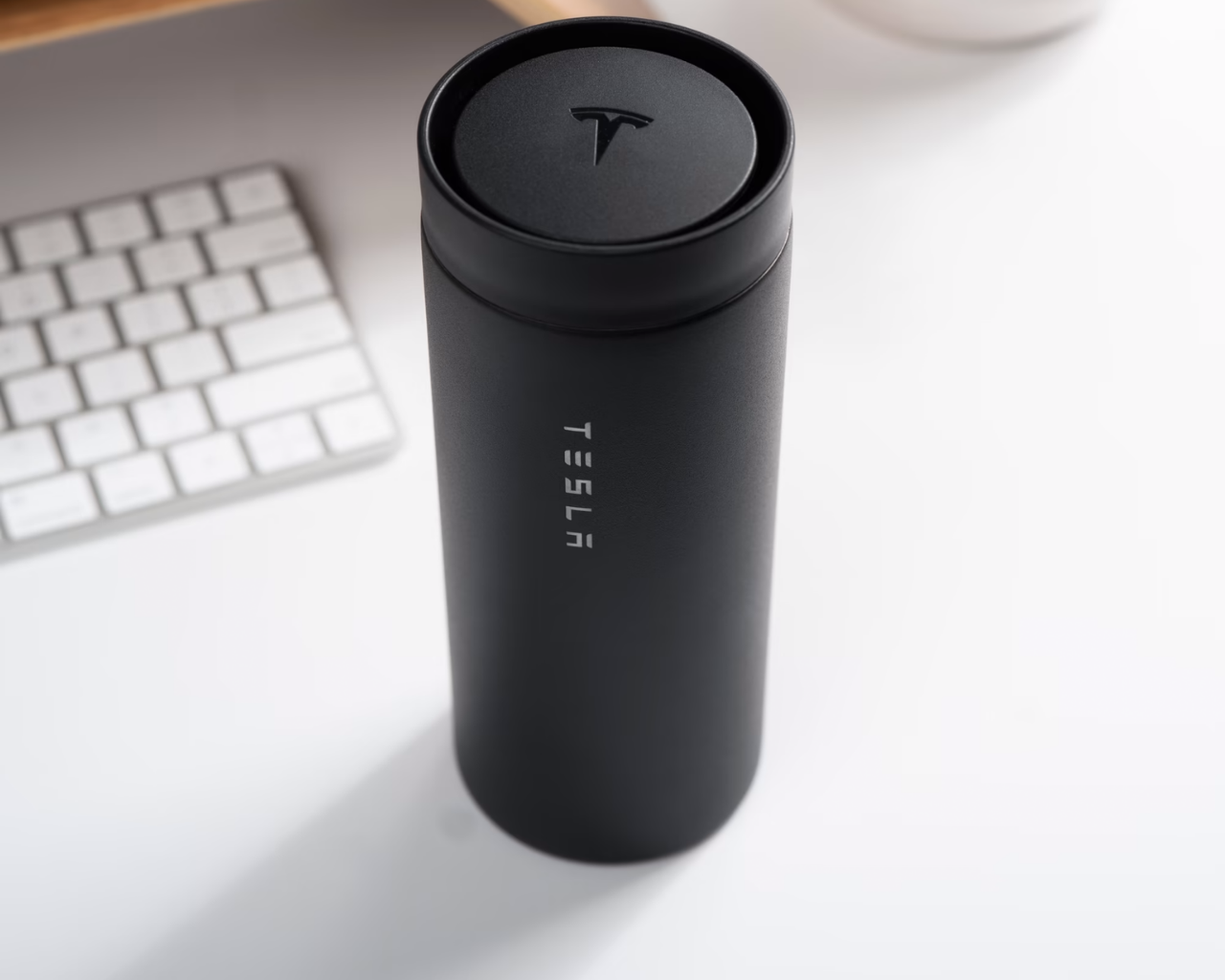 Tesla Siyah Termos 650 Ml
